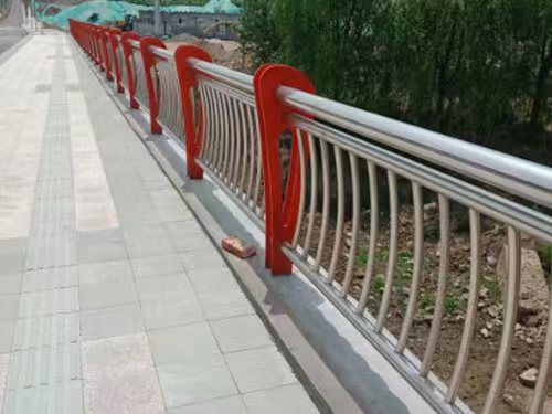 不銹鋼碳素復(fù)合管護(hù)欄